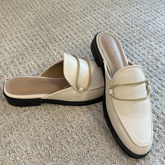 Shu Shop mules with gold chain accent - Picture 3 of 4